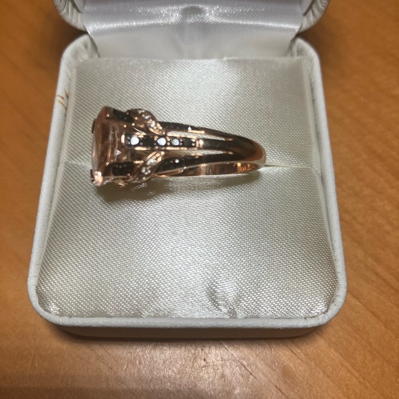 14 kt Rose Gold Morganite Diamond Ring - Picture 5 of 14